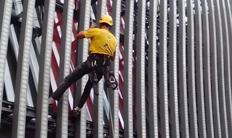 Limpieza de cristales en El Molino